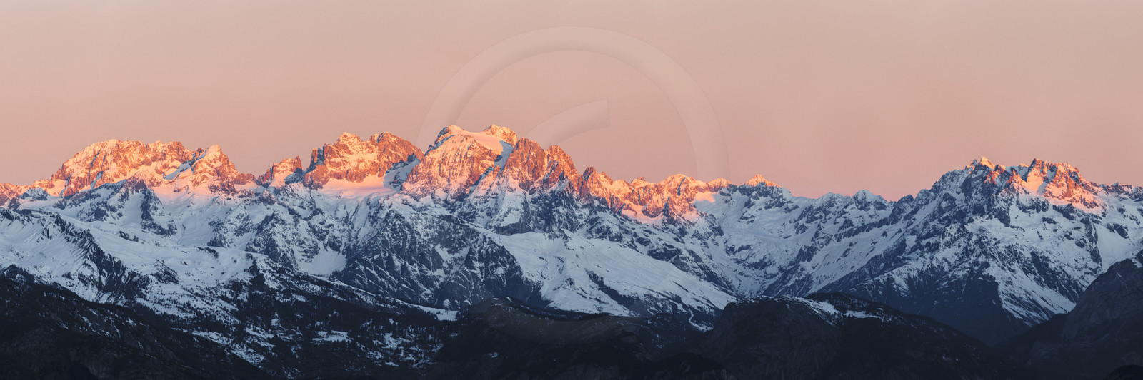 Lever de soleil sur le massif des écrins ©Pierre Barrot