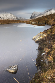 Petit lac qui dégèle, île de Harris