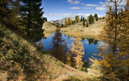 Autumn at the Miror lake