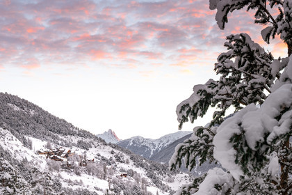 Un réveil d'hiver pour le hameau de Meyriès.