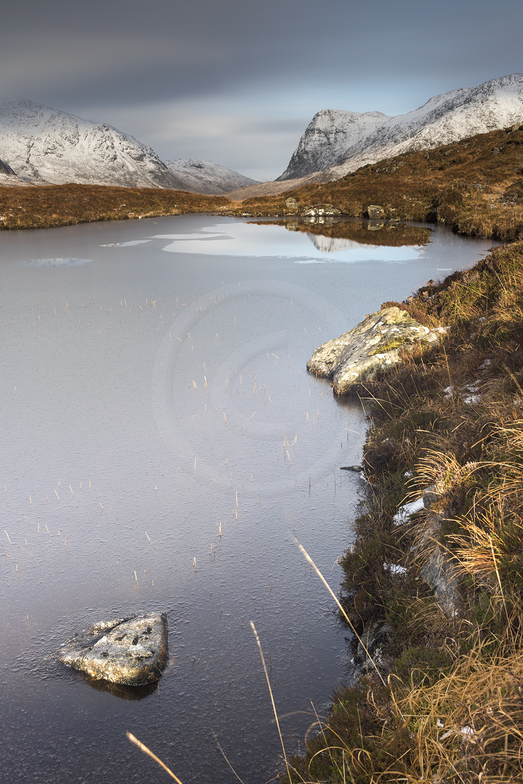 Petit lac qui dégèle, île de Harris