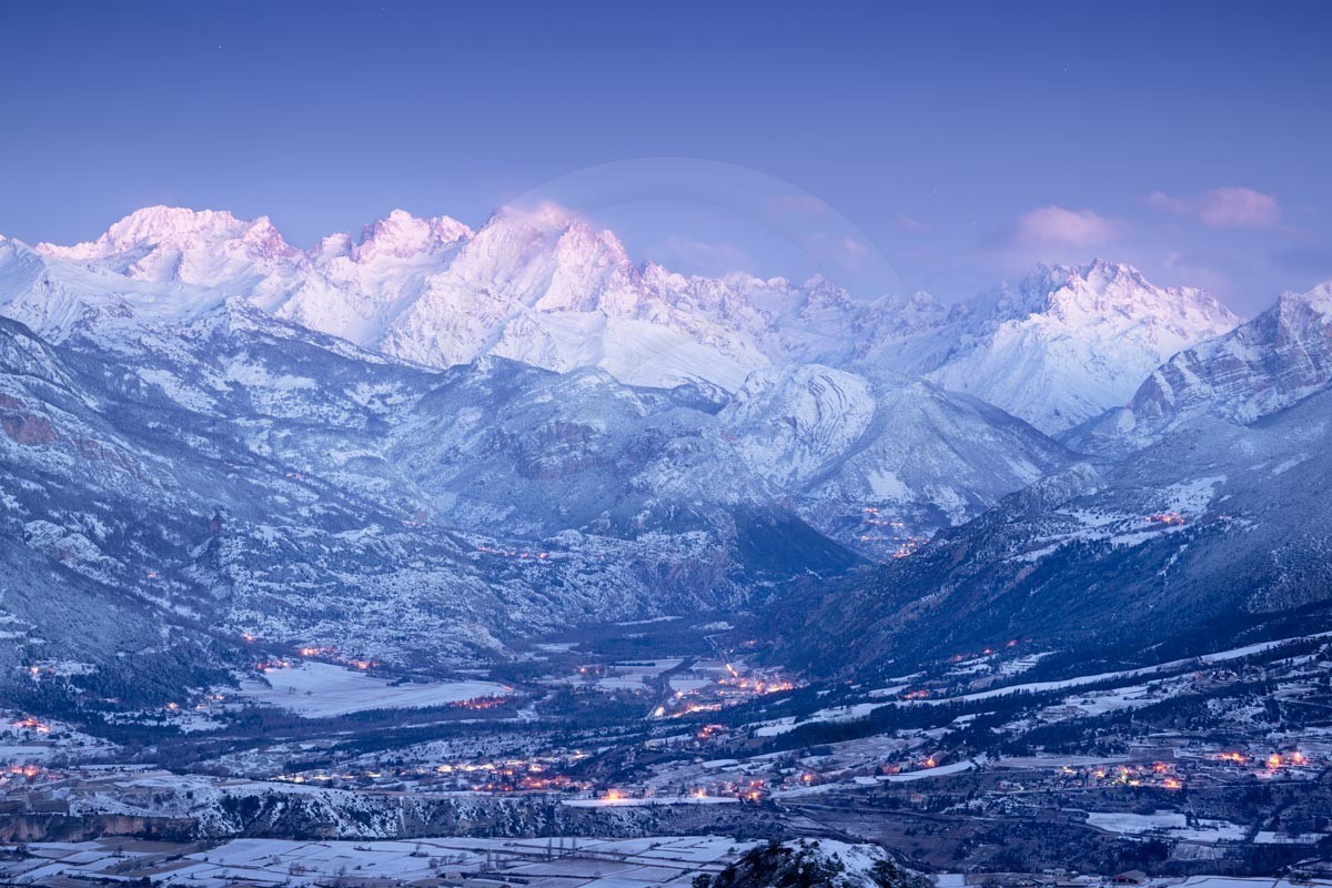 Lever de soleil sur la vallée de la Durance depuis le col de Vars