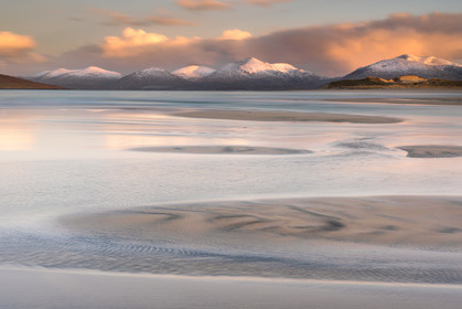 Neige sur les montagnes de Harris
