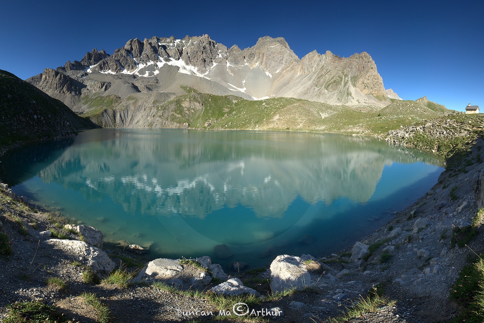 Le lac St Anne et la crête de la Font Sancte