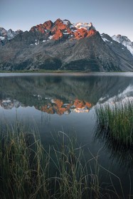 Lever de soleil sur la Meije depuis le lac du pontet