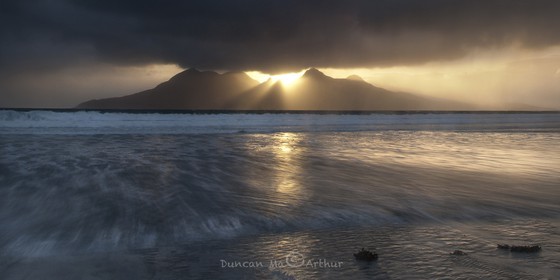 L'île de Rum depuis l'île d'Eigg