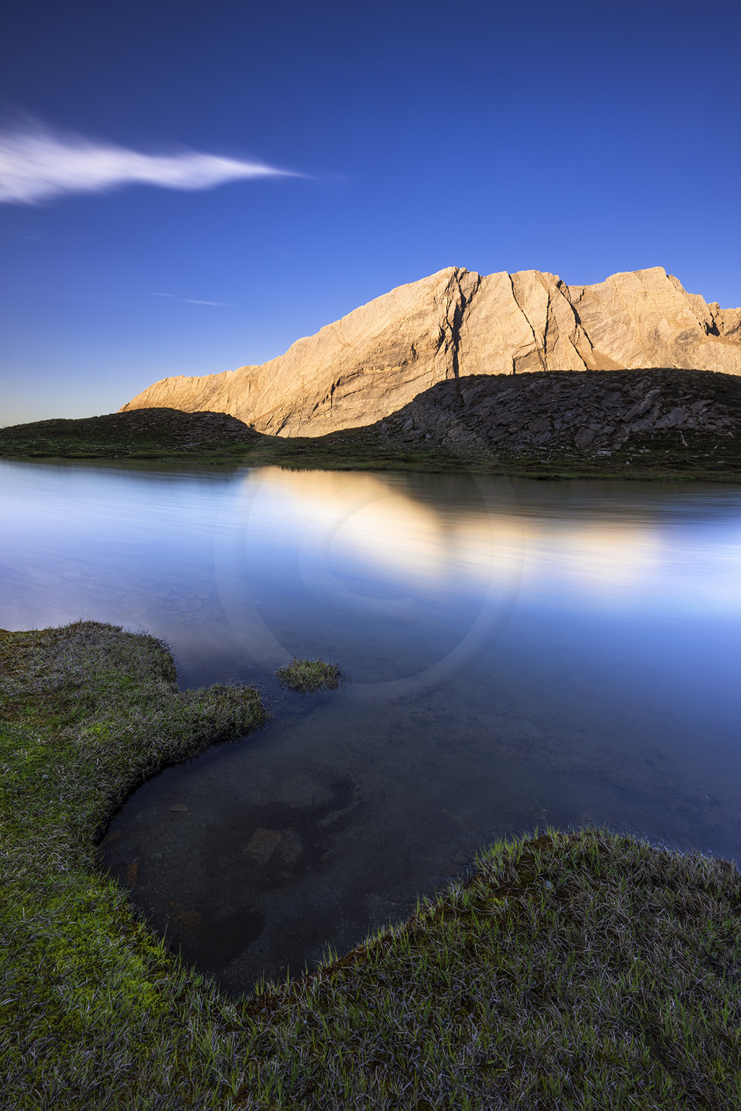 Le bleu du Queyras au lac de l'échassier et la Taillante.
