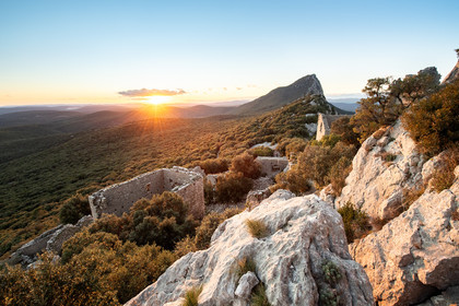 Château de Montferrand et le Pic Saint Loup ©Pierre Barrot