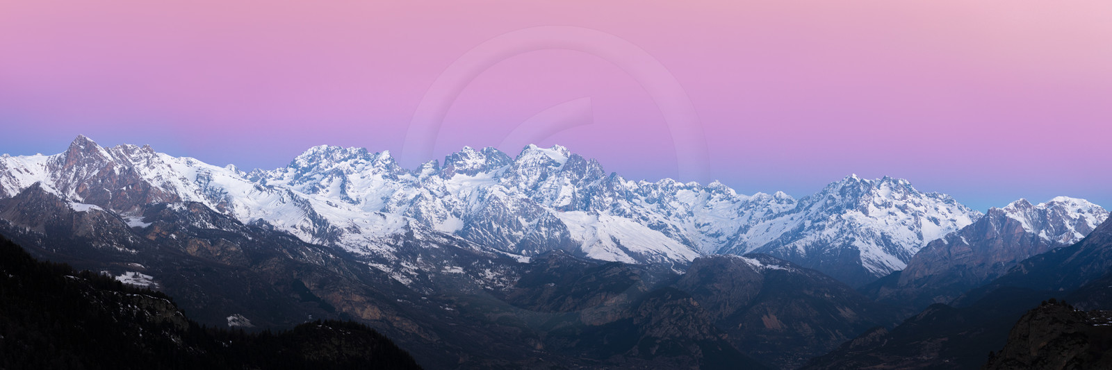 Lever de soleil sur le massif des Ecrins©Pierre Barrot
